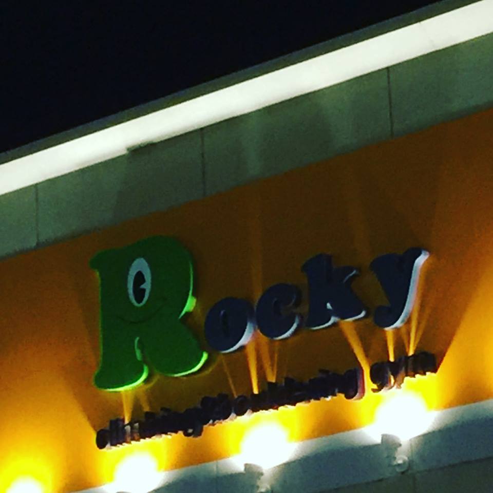 ロッキーつくば阿見店のボルダリングウォール